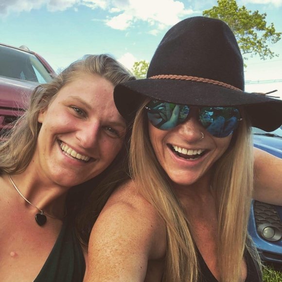 Meet your Posher, Kate 💕🎶✨🍄‍🟫⚡🌎🎨☀️ - Picture 5 of 10